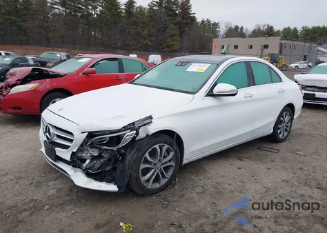 2017 Mercedes-Benz C 300 4Matic из США, поврежденный, VIN 55SWF4KB1HU185640